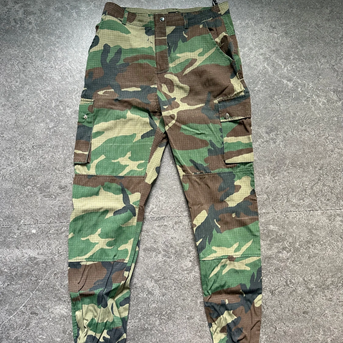 Cargobyxor i camouflage