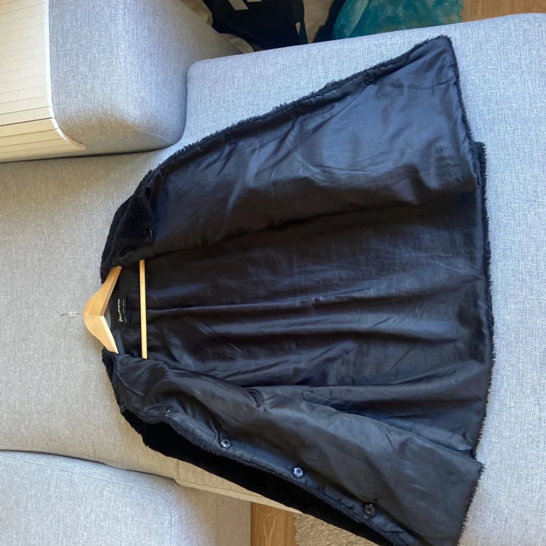 Svart pälsjacka från Stradivarius,S - 4