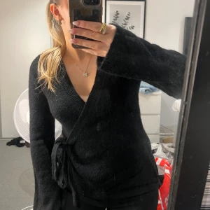 Knyttopp Gina - Superfin och varm knyttröja från Gina i storlek S🖤Använd 2 gånger😊