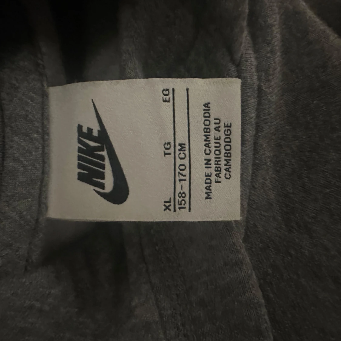 Grå hoodie från Nike XL - 2