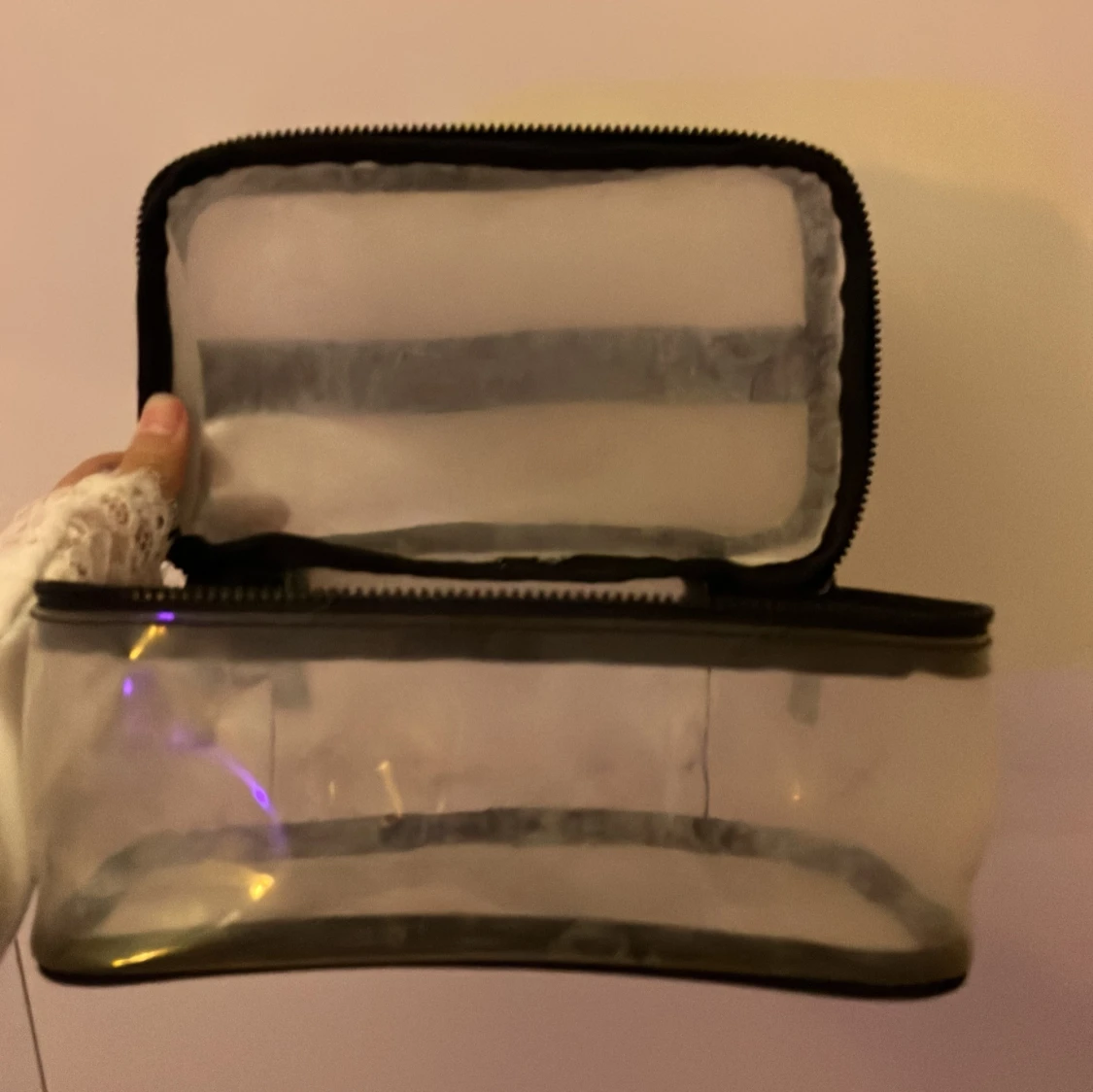 Transparent necessär med svart dragkedja - 3