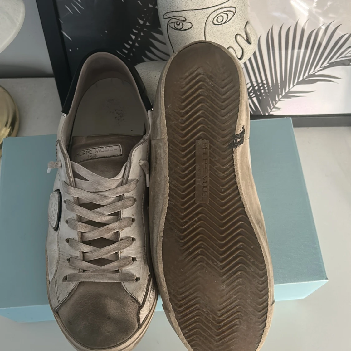 Vita Philippe Model sneakers med svarta detaljer - 1