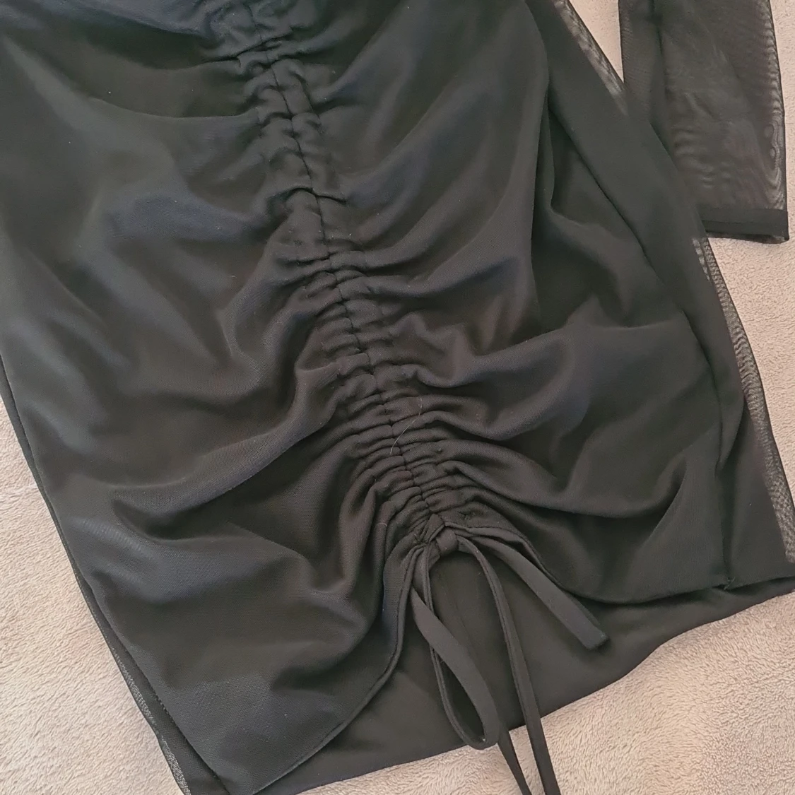 Svart meshklänning PrettyLittleThing - 2