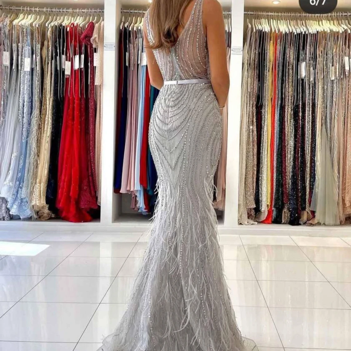 Glittrig långklänning med pärlor - 1