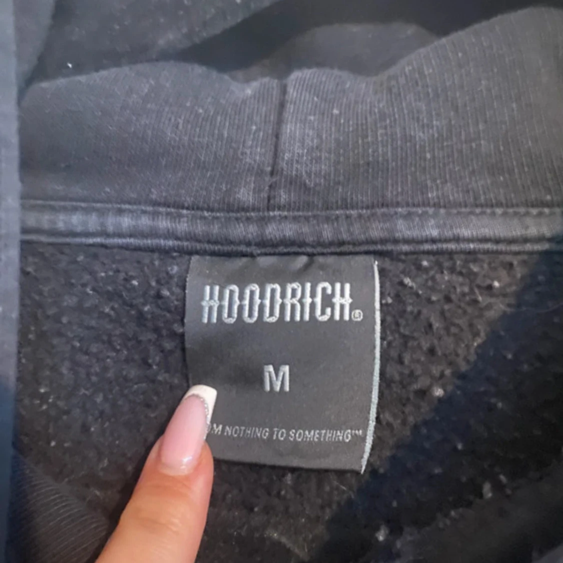 Svart hoodie från Hoodrich - 1