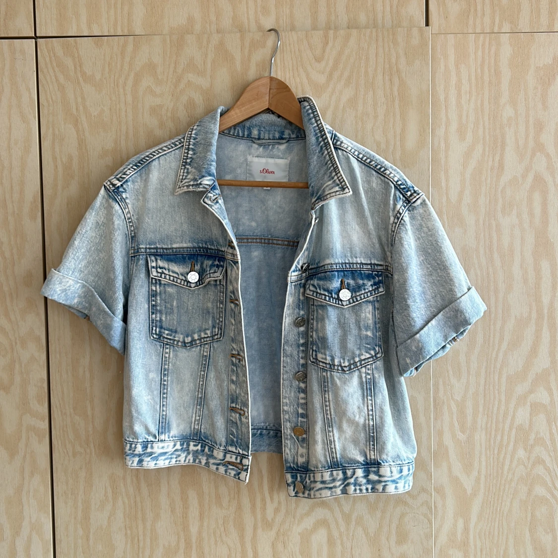 Ljusblå croppad jeansjacka s.Oliver