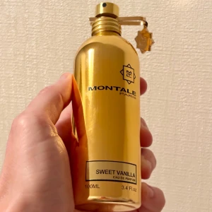 Montale Sweet Vanilla edp 100 ml - Montale Sweet Vanilla, 100 ml. Enbart testsprayad ett fåtal gånger. Kommer i originalförpackningen. Givetvis förvarad mörkt och svalt.