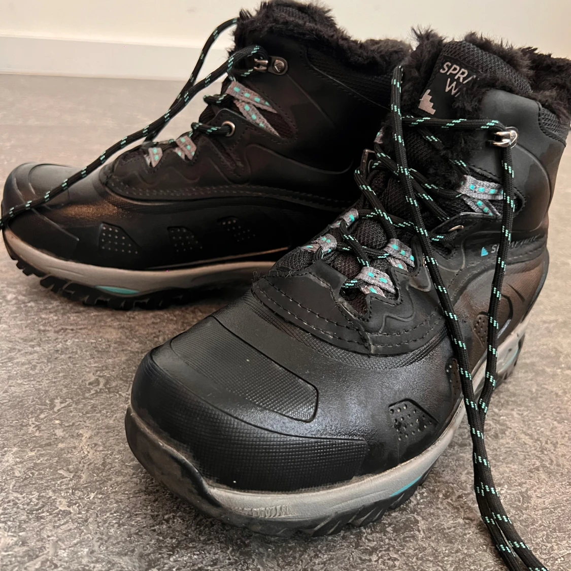 Svarta vinterkängor från Sprayway