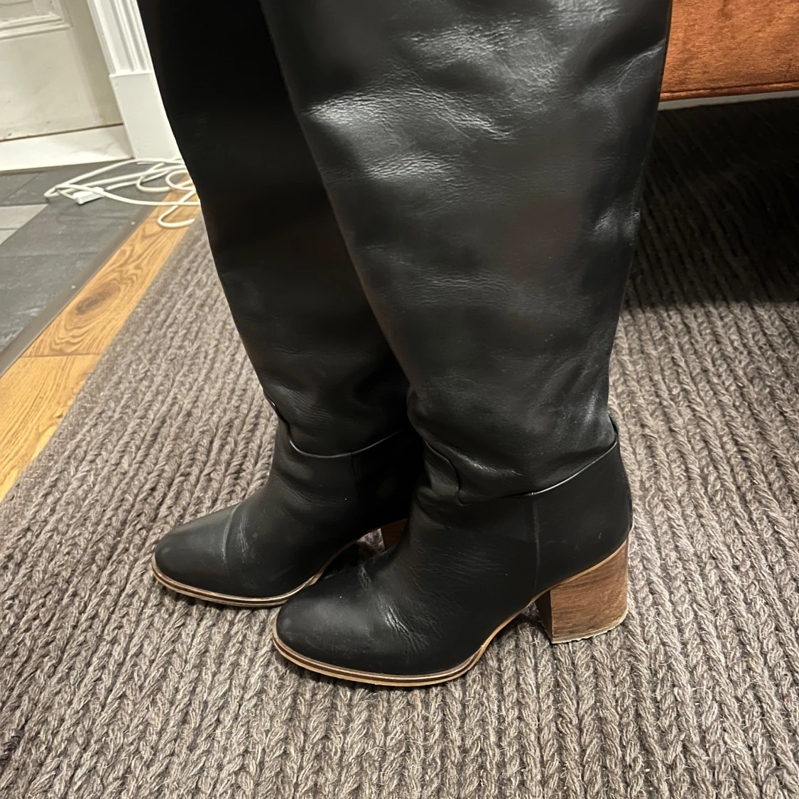 Svarta höga stövlar med klack - 2