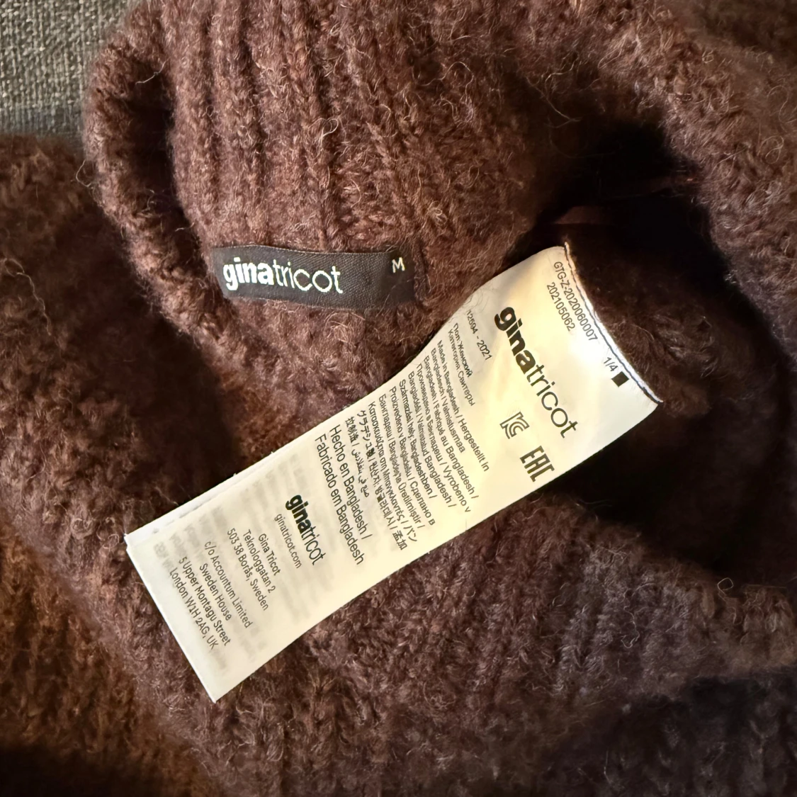Brun stickad från Gina  - 2