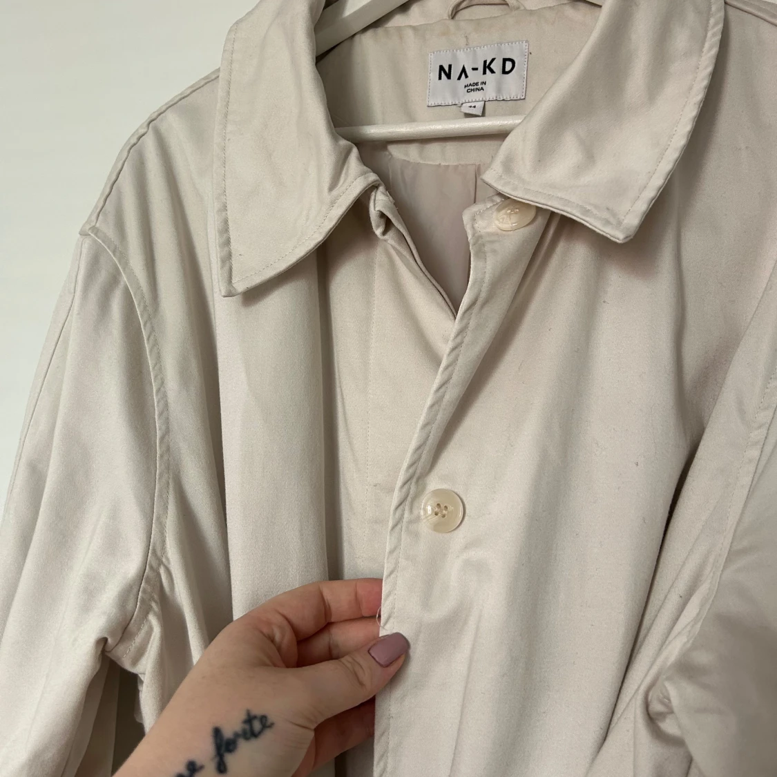 Beige trenchcoat från NA-KD - 2