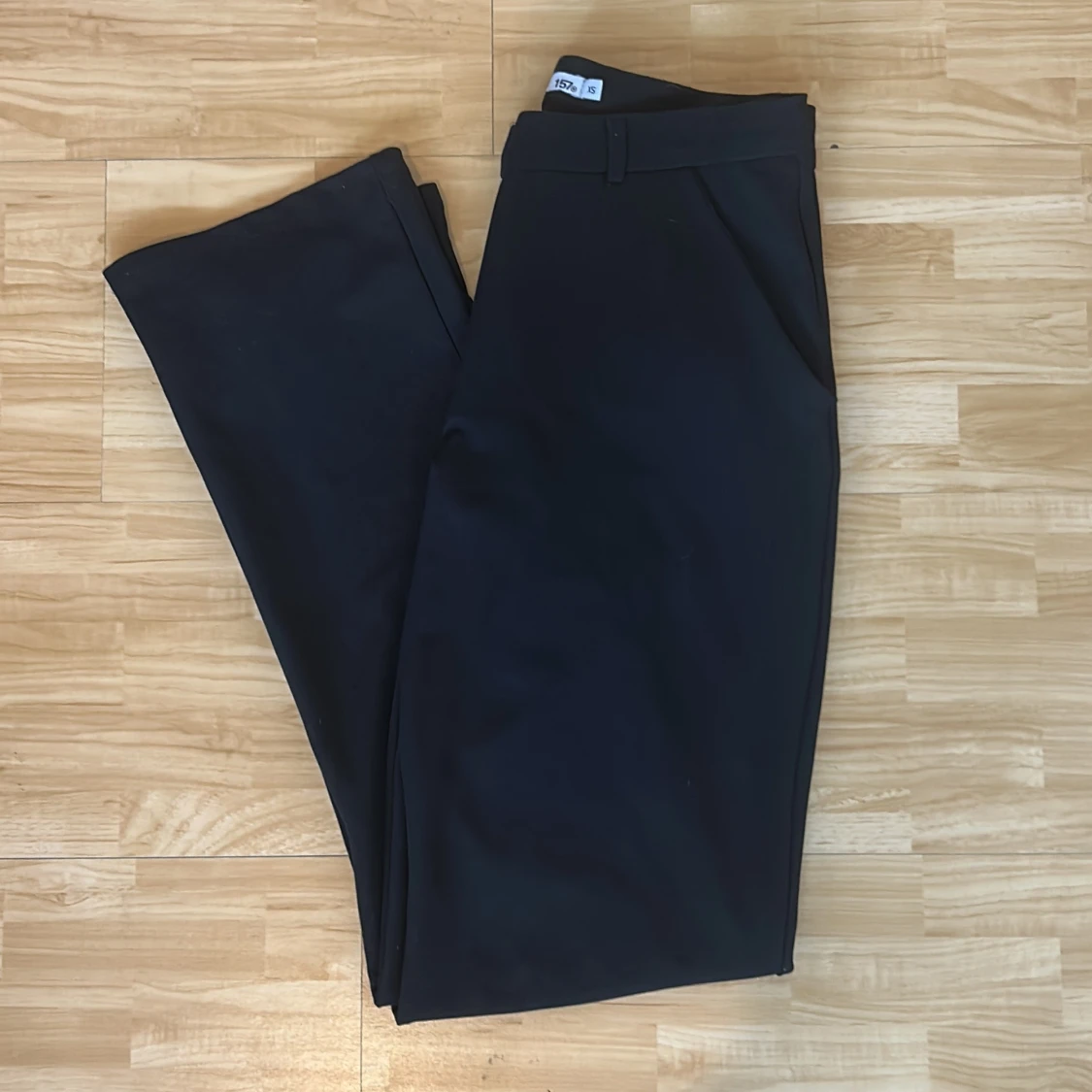 Svarta lågmidjade kostymbyxor från Lager 157 - 2