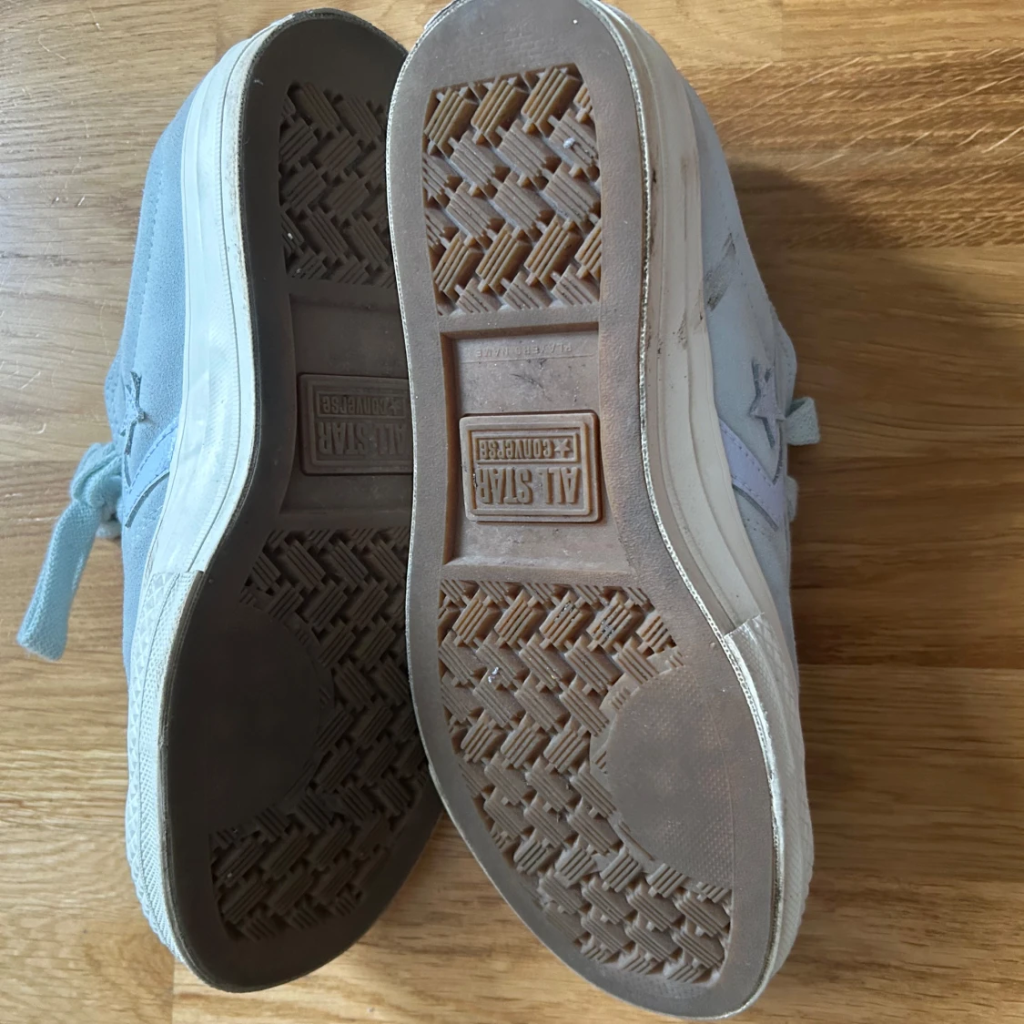 Ljusblå Converse One Star sneakers - 1