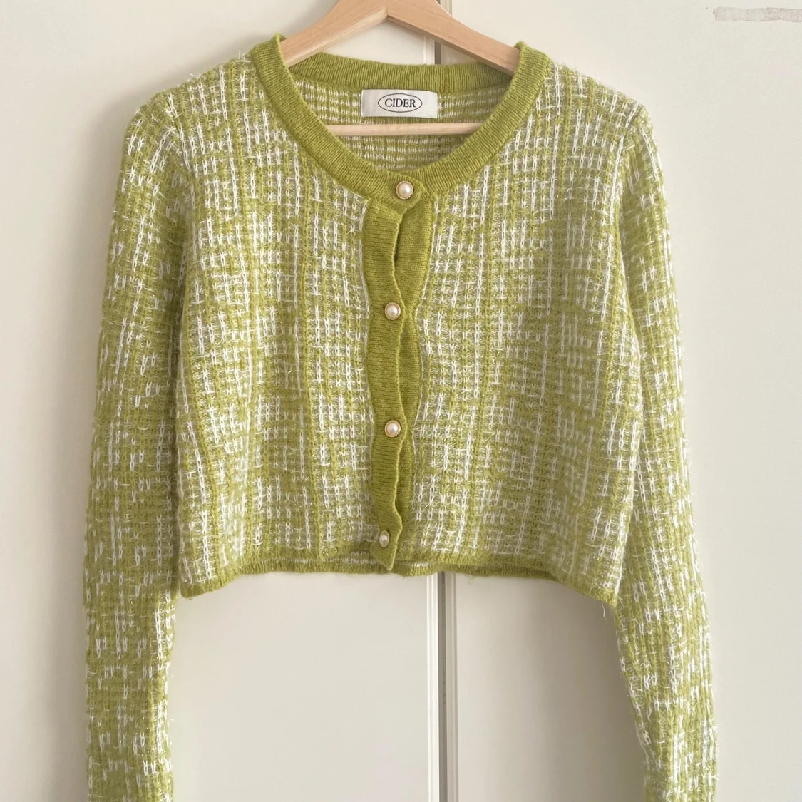 Grön kofta från Cider med pärlknappar
