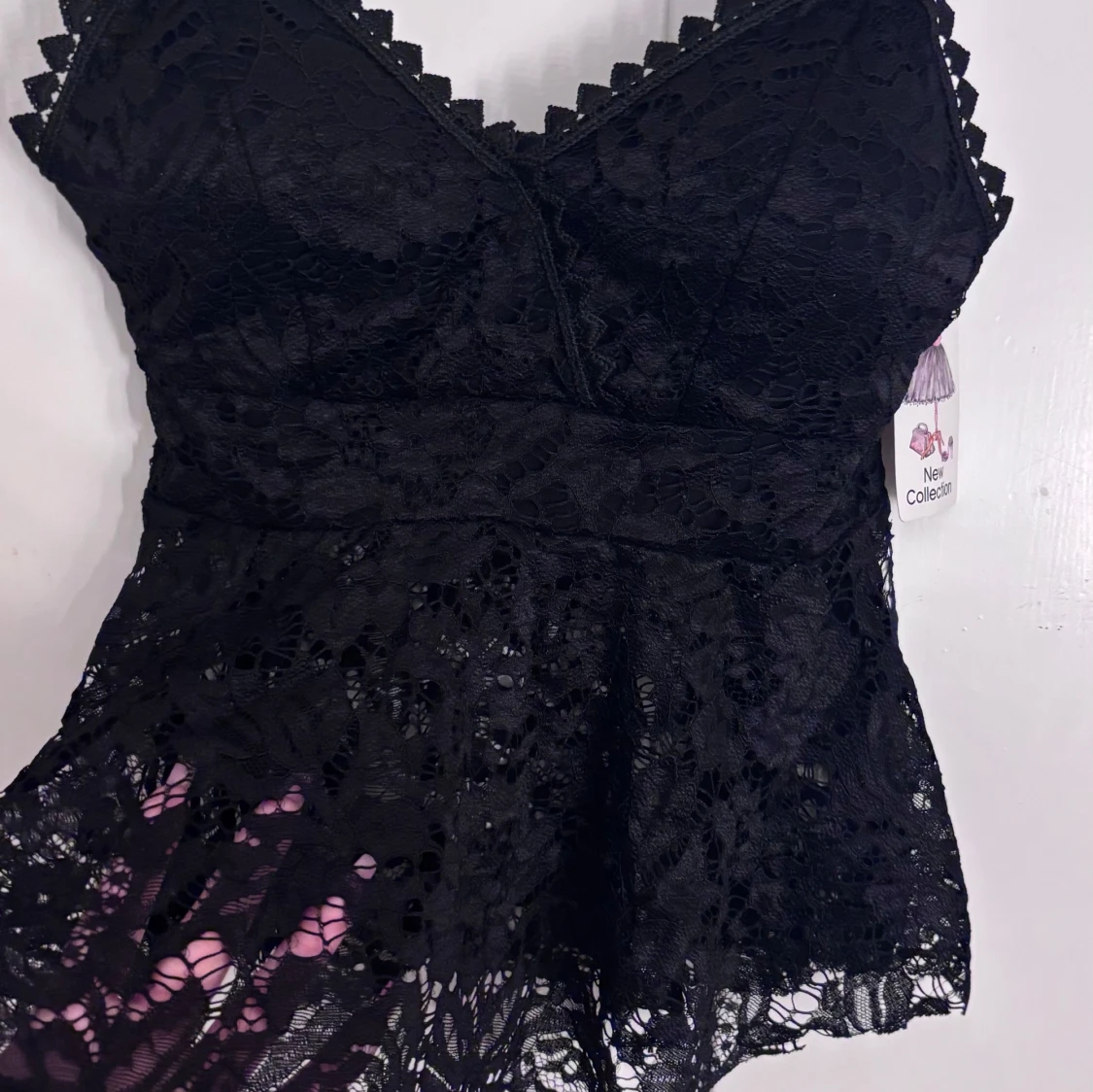 Svart spetsig linnetopp med smala band - 1