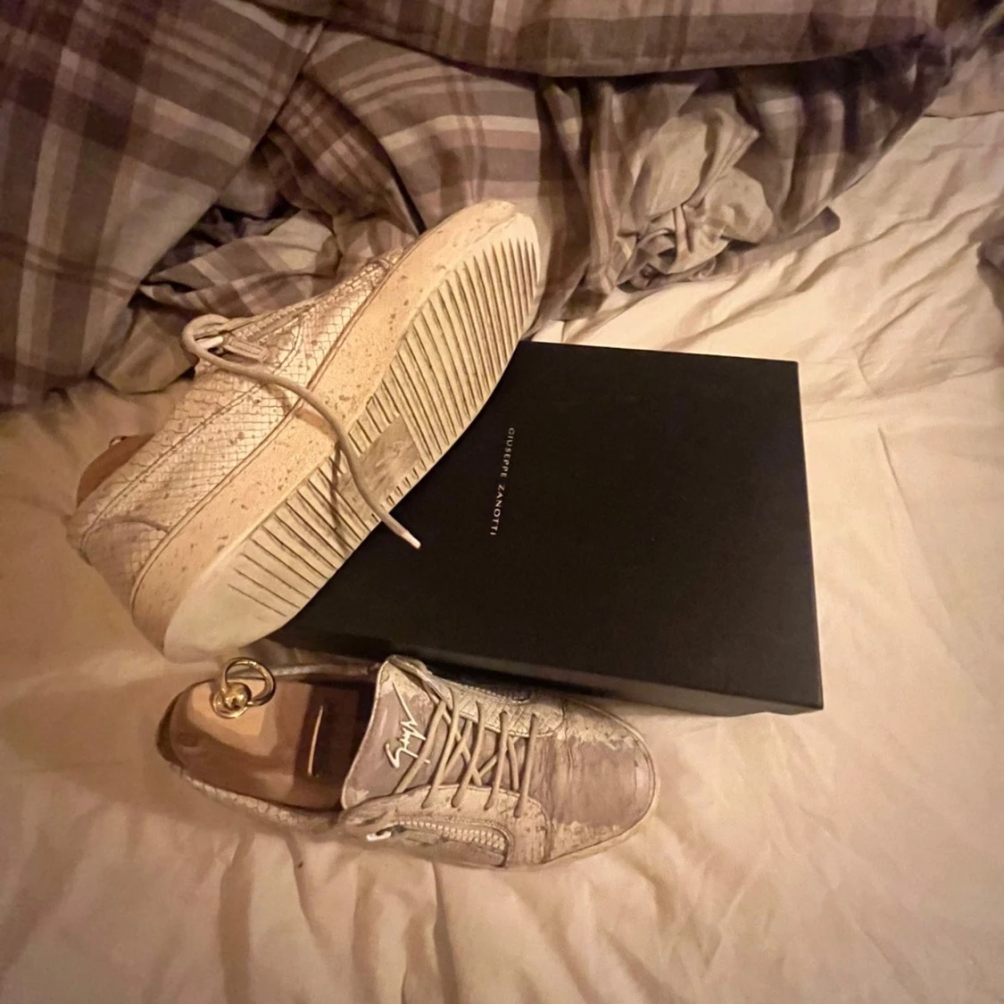 Giuseppe Zanotti beige sneakers i skinn - 4