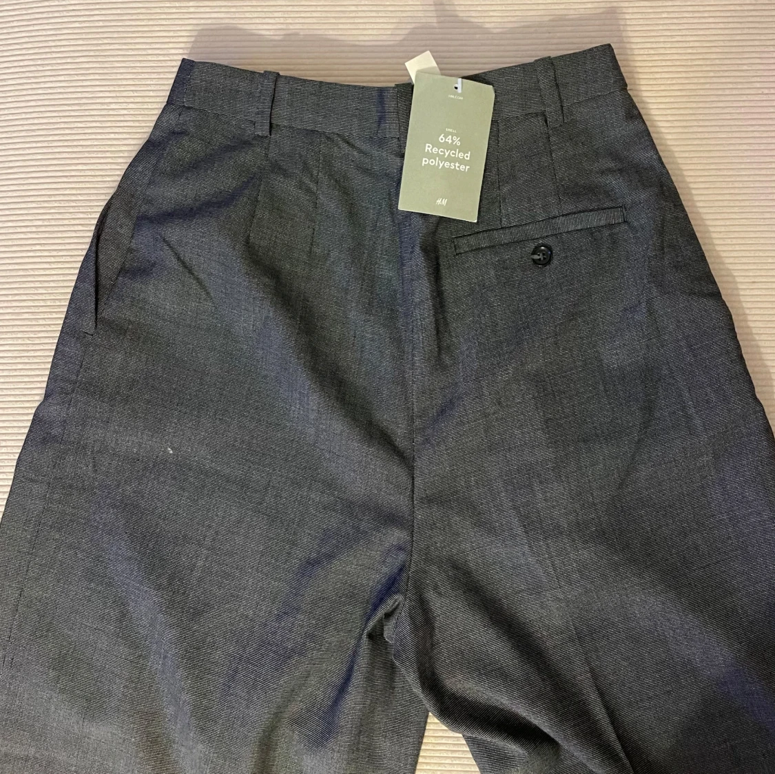 Grå vida kostymbyxor från H&M - 3