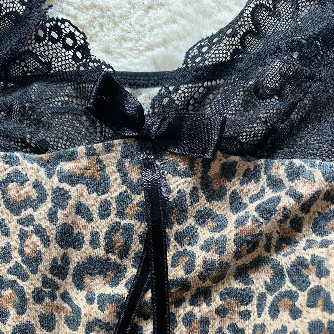 Leopardmönstrad spetslinnetopp - 1