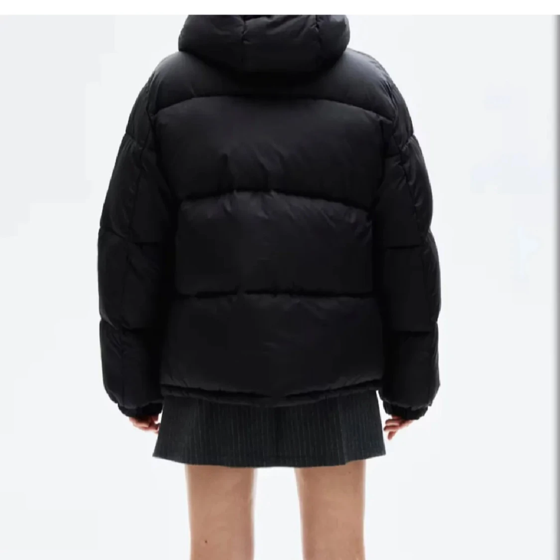 Svart pufferjacka med huva - 2