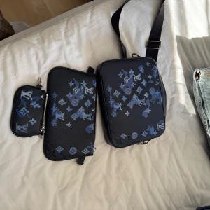 LV trio bag - Använt endast en gång. Pris 1500