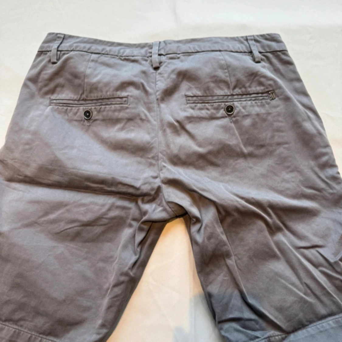 Gråa shorts från Dondup i bomull - 1