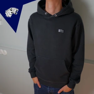 MADS NØRGAARD HOODIE - Riktig fet Mads Nørgaard hoodie | Skick: 8.5/10 | Strl: S | Modellen är 182 cm | Hör av dig vid intresse eller om du undrar någonting! 