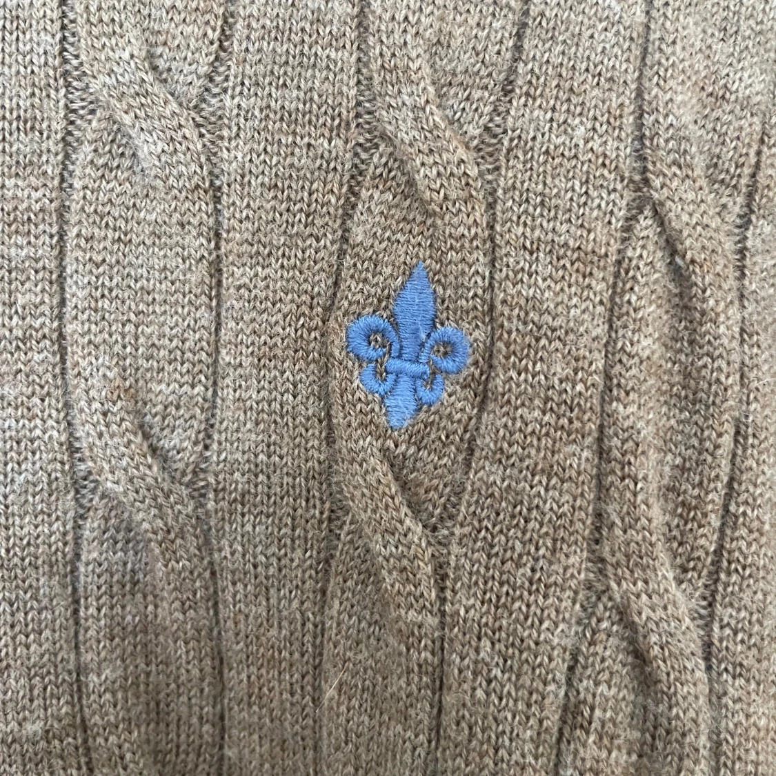 Beige kabelstickad tröja från Morris  - 2