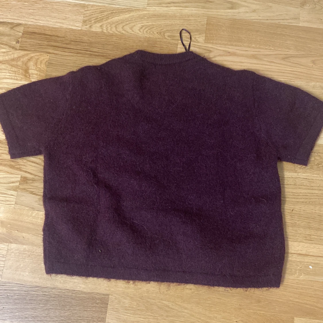 Stickad kortärmad vin röd tröja  - 3