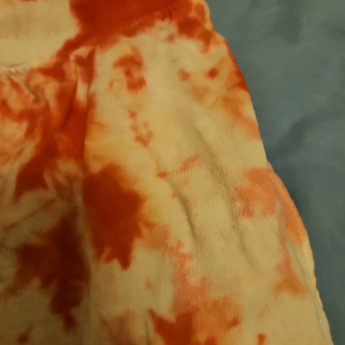 Orange tie-dye shorts från TIKI - 4