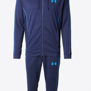 Under Armour tracksuit - Säljer en tracksuit som jag inte använder längre.