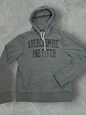 Abercrombie & Fitch Grey Hoodie – Size L - Classic grey Abercrombie & Fitch hoodie. Soft, comfortable and easy to style for everyday wear. Size Large. Good condition.  #abercrombie #greyhoodie #hoodie #menswear #casualstyle #sizeL #vinted