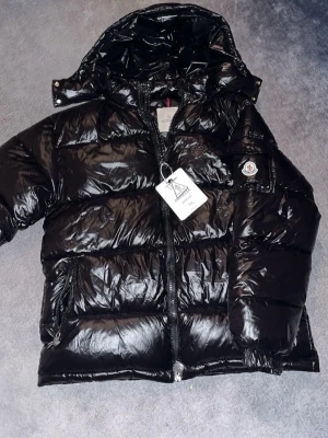 Moncler jacka storlek L - En riktigt snygg moncler jacka storlek L