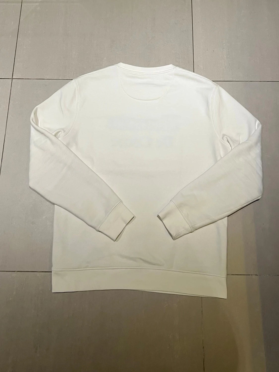 Vit sweatshirt från JULES med blå text - 1