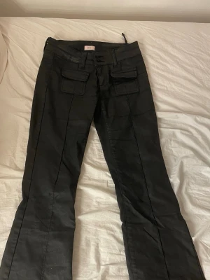 Lågmidjade jeans - Lågmidjade jeans från Nelly, väl använda och har defekter men finns ej i sortimentet längre på Nelly 