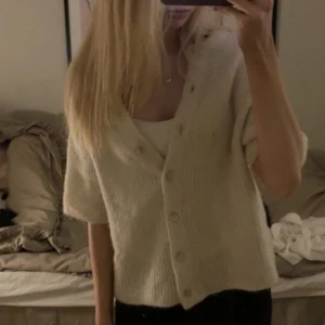 Beige kofta - Bra skick inte nopprig