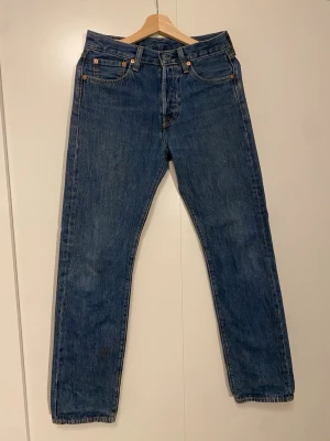 Levi's 501 blå jeans straight fit/grisch - Levis premium 501 size W28 L32 bra skick 