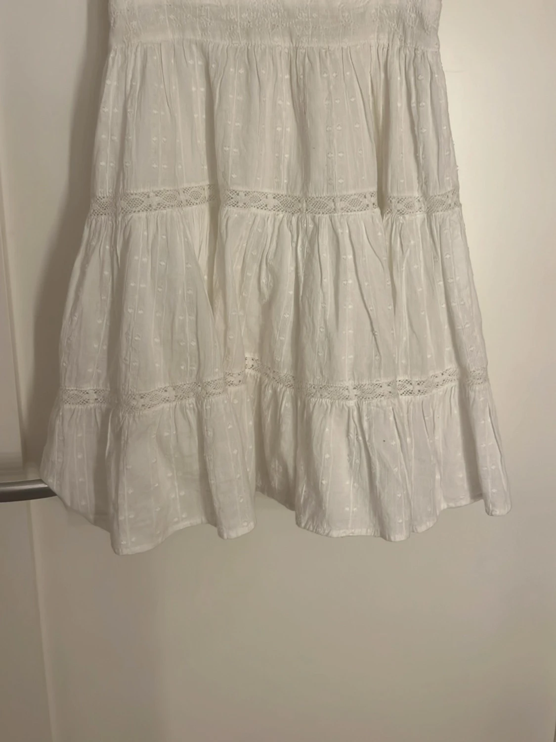 Vit omlottklänning med puffärm - 2