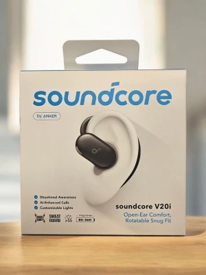 Soundcore V20i Open-Ear Earbuds - Brand New - Säljer ett par Soundcore V20i från Anker. Dessa är öppna öronsnäckor, vilket innebär att de sitter utanför hörselgången för bättre komfort och medvetenhet.​Viktiga specifikationer:​Justerbar passform: 4 olika positioner för en säker passform.​Ljud: 16 mm element för bättre bas.​Batteri: 8 timmars speltid (totalt 36 timmar med laddningsfodral).​Hållbarhet: IP55 vattentålig och SweatGuard.​Förpackningen