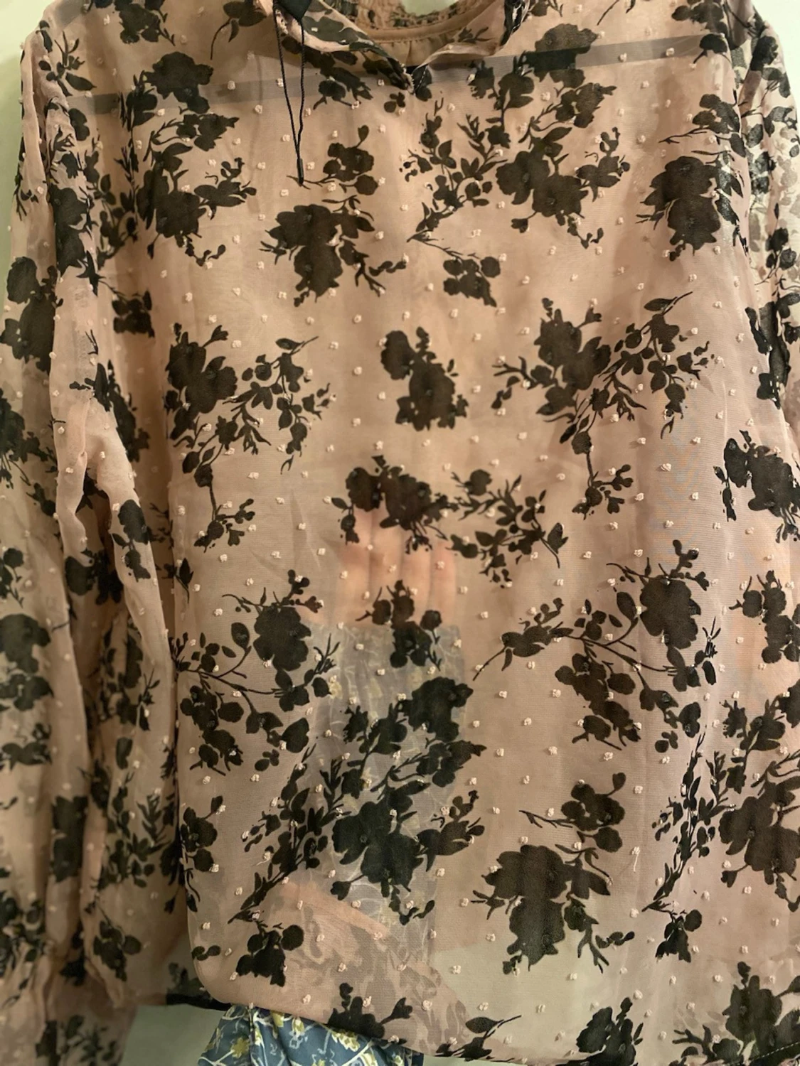 Rosa blommig blus med volangärm - 2