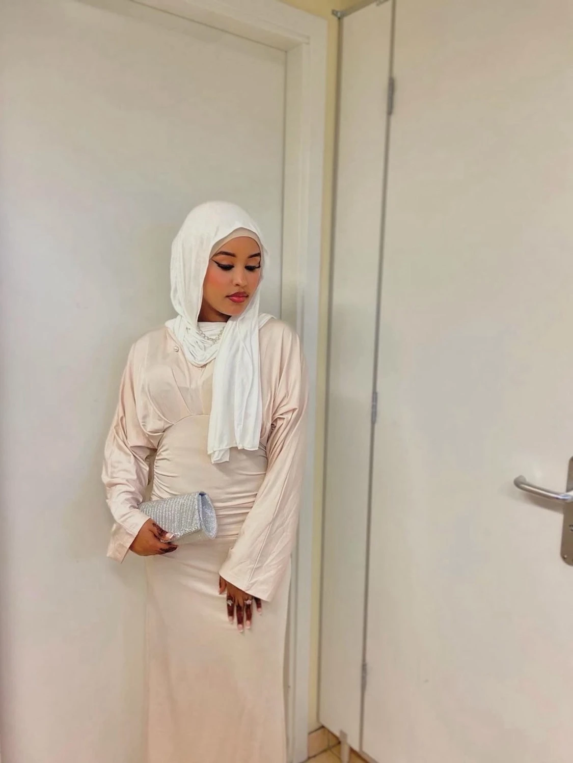 En Ljus rosa långklänning