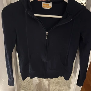 From future tröja - Jättefin mörkblå from future zip hoodie!