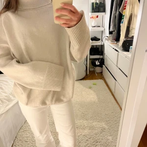 Stickad polotröja - Jättefin beige stickad polotröja!