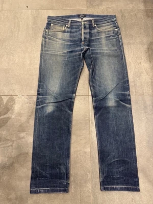 A.P.C selvedge jeans  - Riktigt coola A.P.C selvedge jeans | Säljer flera stycken just nu! | Storlek: 31 | Nypris: 3000kr | Inga defekter | Skriv om du har funderingar | Kan mötas upp | 