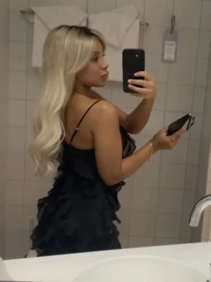 Löshår 200gram esthair - Kan gå ner i pris vid snabb affär , 200gram endast använt inför ett bröllop 