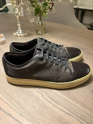 Lanvin Captoe - Säljer dessa lanvins! Skorna är i fint skick! Storlek 9 = 43! Hör av er vid intresse!