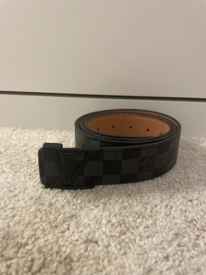 Svart Läderbälte - Stilrent svart läderbälte! 110cm☑️