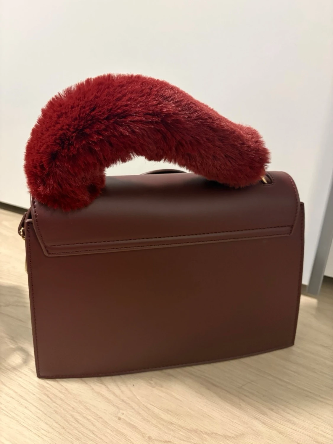 Vinröd handväska från Inyati - 1