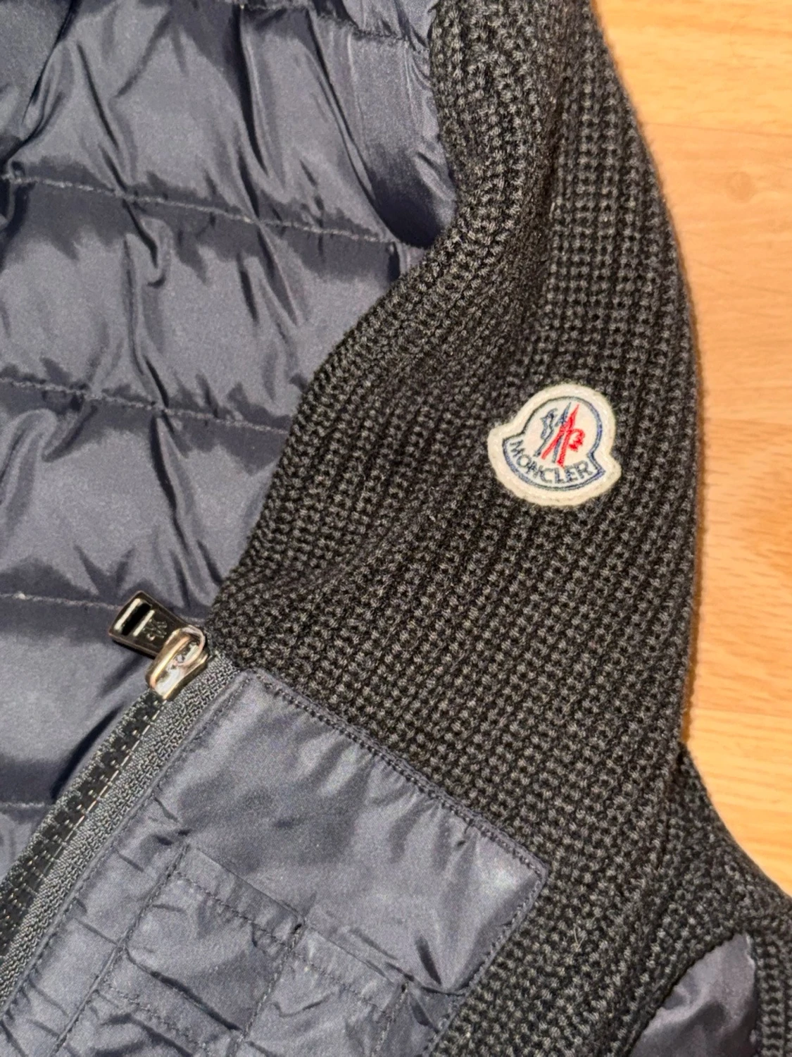 Svart teddyjacka från Moncler - 2