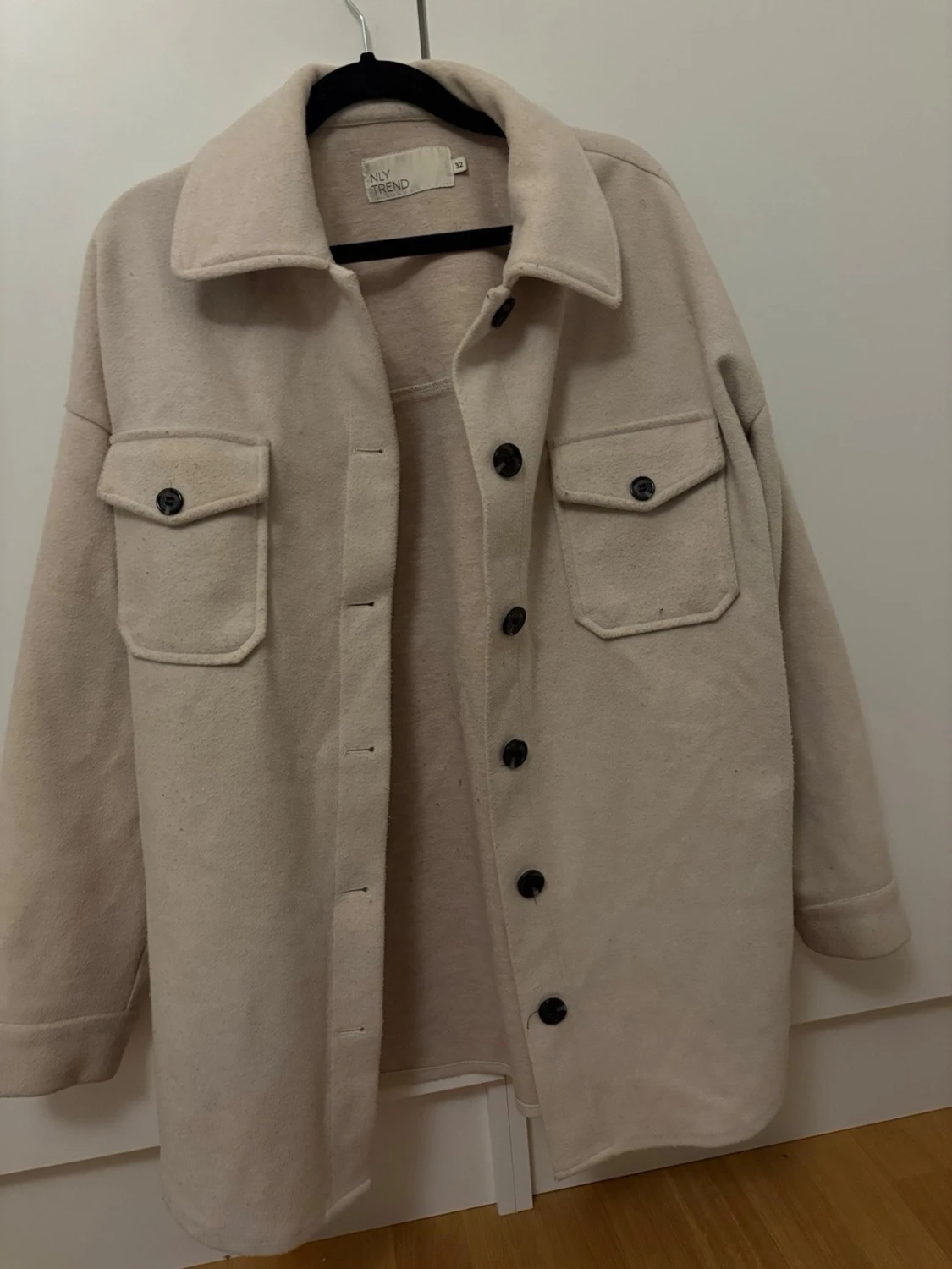 Beige overshirt från NLY Trend