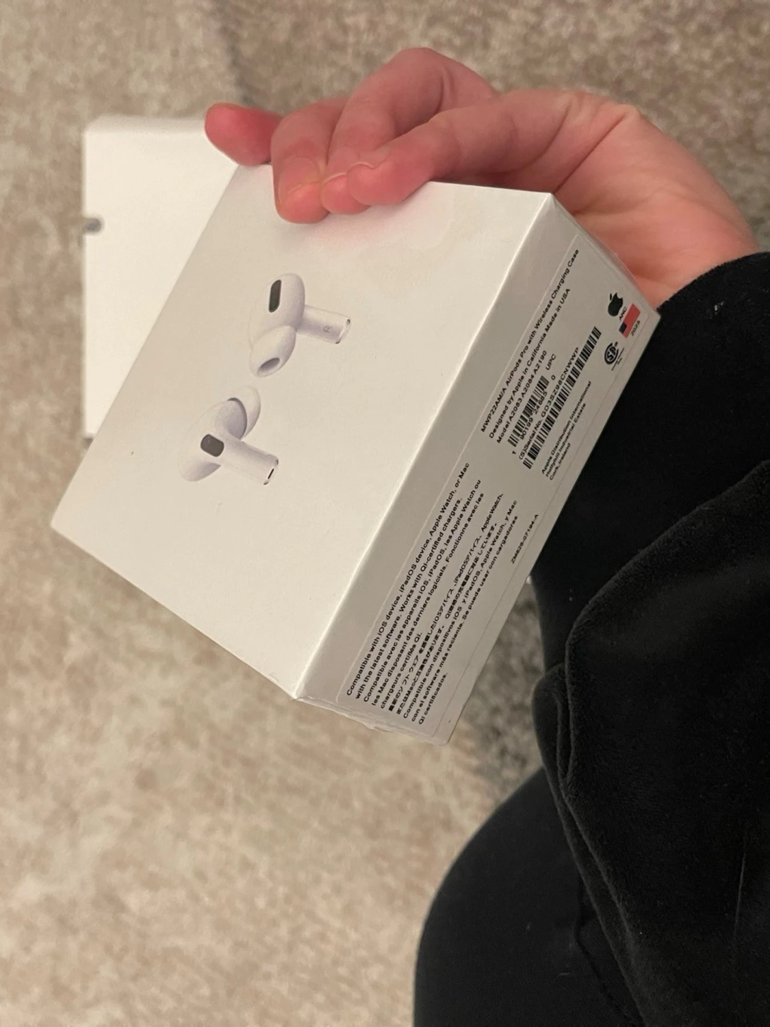 AirPods Pro (MagSafe Charging Case) - 1